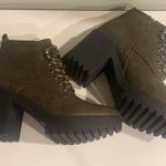 Seven7  FOOTWEAR Flatiron Boot Olive Size 9 Photo 4