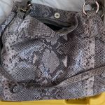 ✨3xHP✨G.I.L.I.
Gili Leather Snakeskin Shoulder Bag✨ Silver Photo 13