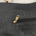 Black and Gold Shoulder Bag with Luxurious Texture Photo 3