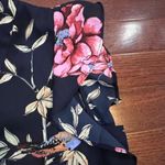Premise Studio navy floral flutter sleeve Vneck top size small Photo 5