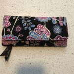 Vera Bradley magnetic closure wallet, width is 8.5, length is 4.5 EUC Photo 0