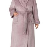 NWT Carol Hickman Women's dusty purple Robe size M. Super warm and fuzzy! Size M Photo 3