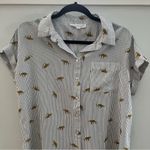 Jane and Delancey Jane and Delaney cap sleeve button down shirt- Size M Photo 1