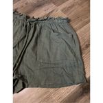 Universal Threads Green Shorts Woman’s Size Medium Photo 1