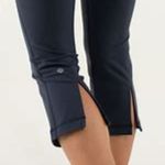 Lululemon Gather & Crow Crop in Inkwell with White Pinstriped Leggings - Size 6 Photo 12