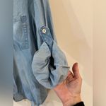 Cloth & Stone  Women Split-Back Chambray Buttondown Shirt Size Large Blue Hi-Low Photo 5