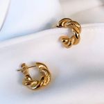 Boutique Vintage 18K Gold Plated Twisted Open Chunky Round Huggies Hoop Earrings Photo 0