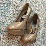 Brash beige patent pump heels Photo 3