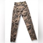 Aerie  women’s tan tropical floral leggings size M. Photo 4