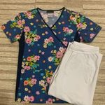 Cherokee & Dickies Scrub Set Top and Pants Floral blue & White XS Photo 0
