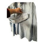 Levi's Levi’s Women's XL Long Sleeve Cotton Button Down Light Blue Relaxed Fit Chambray Photo 3