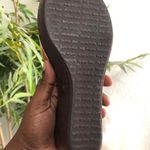 Yellow Box 2000s Y2K Brown tan white genuine leather cow giraffe print chunky platform wedges sandals silver tone studs - Photo 4