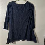 Vera Wang Simply Vera ‎ Navy Lace Overlay Tunic Top 3/4 Sleeve Asymmetrical Hem Photo 2