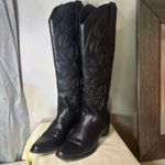Elegant Black Embroidered Knee High, Heeled Boots Size 8 Photo 6