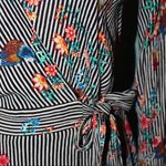 One Clothing Revolve UO Black White Stripe Floral Hummingbird 3/4-Slv Tie-Front Wrap Top EUC S Photo 4