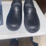 Crocs  Womens 9 Black Dual Comfort Nurse Work Shoe Clogs Photo 3