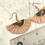 Leopard tortoise shell paper gold tone earrings Photo 5