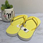Gap  yellow flip flops size 10 Photo 2