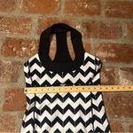 Lululemon Scoop Neck Tank in the "Arrow Chevron Polar Cream Black" pattern sz 6 Photo 4