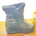 Women's Black TOTES Winter Boots Size 6 Photo 1