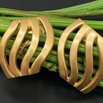 Unique Vintage 80’s Unsigned Gold-tone Sheet Runway Large Clip On Earrings 31g Photo 0