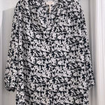 Laundry by Shelli Segal  Women’s Black and White V-Neck Floral Blouse Size L Photo 0