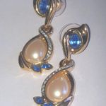 Crystaline Brand Elegant Vintage Gold Tone Blue CZ Faux Pearl Teardrop Earrings Photo 3