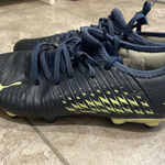 Puma Women's size 8  soccer cleats Photo 5