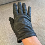 Leather gloves by Superb size 7.5 a luxury leather company in Italy Black Photo 6