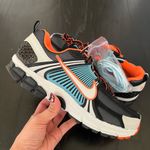 Nike New Air Zoom Vomero 5 Blue Glaze Total Orange Photo 2