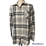 Field & Stream  medium women's LS button down plaid with front pocket new w tags Photo 0