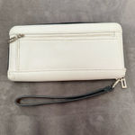 Guess  Wallet Photo 1