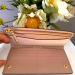 Michael Kors NWOT Pink Wallet Photo 3