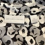 NEW YORK & COMPANY Floral Printed Sleeveless Blouse Size Medium Black Photo 4
