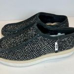 P448 Women’s Bubble Shaka Size 8.5 Black Gray Slip On Shoes Vibram Soles EUC Photo 3