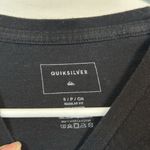 Quiksilver Quicksilver Aloha Hawaii Black Front Graphic Size Small EUC #4415 Photo 4