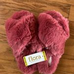Flora Nikrooz NWT Flora Ladies Criss-Crosd Fluffy Slide Slippers Photo 8