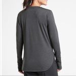 Athleta  Uptempo Flora Long Sleeve Crewneck Top Size Womens Medium B18 Photo 2
