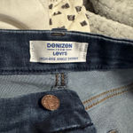 Levi's Chic ankle-length jeans with a modern cut. Light blue wash for versatile styling. Perfect for casual wear. Photo 1