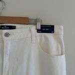 Hollister NWT  White Distressed Ultra High Rise Dad Jeans Sz 33  Photo 4