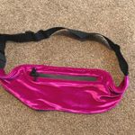 Triangl Velvet Fanny Pack Photo 0