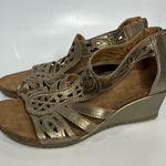 Earth Origins  Kingsley gold leather wedge sandals size‎ 7 Photo 0