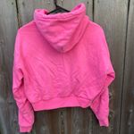 Teddy Fresh  Friendship Bracelet Spellout Cropped Hoodie – Hot Pink Small Photo 3