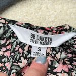 BB Dakota: Dainty Floral Moody Toned Blouse Black Photo 2