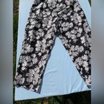 Allison Taylor  Capri Crop Pants 100%‎ Silk Black White Floral Print Side Zip 14 Photo 2