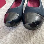 Munro Women's  Navy Henlee Patent Leather Cap Toe Flats sz 8.5 Photo 2