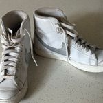 Nike  Women's Blazer Mid 77 White and Silver Hightop Athletic Shoes size 9 Photo 7