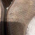 Lucky Brand beige laser cut ankle boots size 8.5 Photo 4