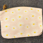 Ipsy  Pink Daisy Cosmetic Bag Photo 0