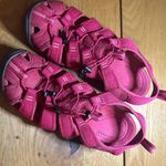 Keen  Clearwater CNX Raspberry sandal size 8 Photo 0